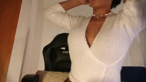 Lauren Saenz online show from April 8, 12:18 pm