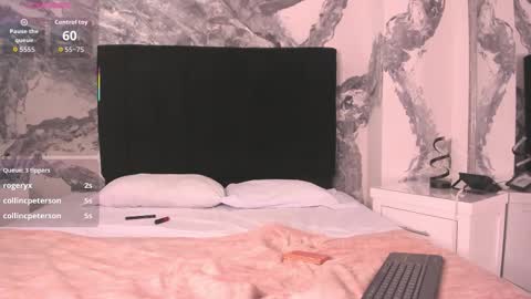 Lauren  online show from February 7, 4:00 pm