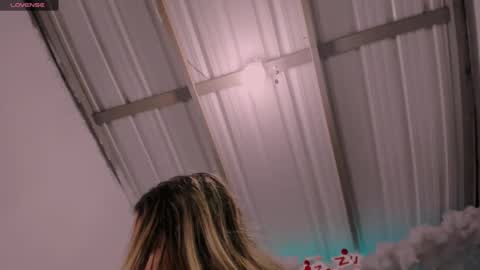 Snapshot of lauu_g chatting on February 22, 3:45 am Lauu G online show from February 22, 3:45 am
