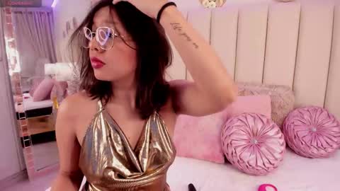 luu online show from March 11, 1:25 pm