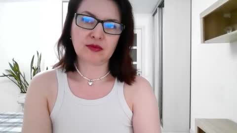 Snapshot of lavender_victoria chatting on September 28, 6:02 pm Diana  online show from September 28, 6:02 pm
