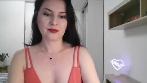 Snapshot of lavender_victoria chatting on January 30, 6:43 pm Diana  online show from January 30, 6:43 pm