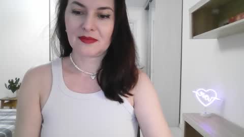 Snapshot of lavender_victoria chatting on February 6, 6:46 pm Diana  online show from February 6, 6:46 pm