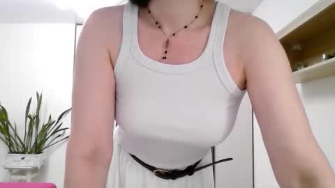 Snapshot of lavender_victoria chatting on October 21, 5:39 pm Diana  online show from October 21, 5:39 pm