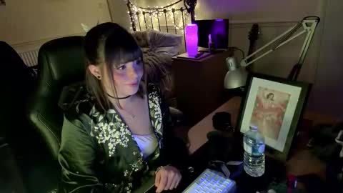 Lavenderrzz online show from November 28, 1:25 pm