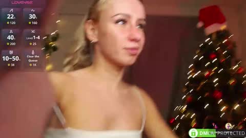 Mia online show from December 16, 8:15 pm