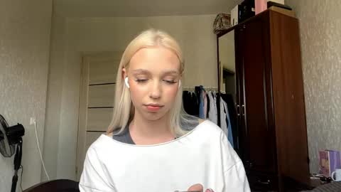 Kelly online show from June 3, 9:32 am