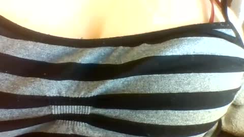 layannalea online show from August 1, 1:51 am