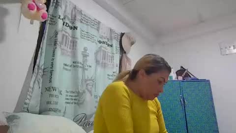 layla_astrum online show from November 12, 3:04 am
