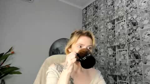 Layla online show from November 11, 6:31 am