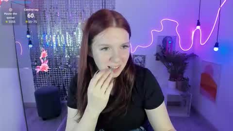 Snapshot of layla_glam chatting on October 20, 1:47 pm layla_glam online show from October 20, 1:47 pm