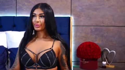Layla online show from June 13, 7:06 am