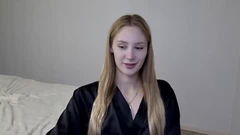 Laylla001 online show from December 4, 5:38 am