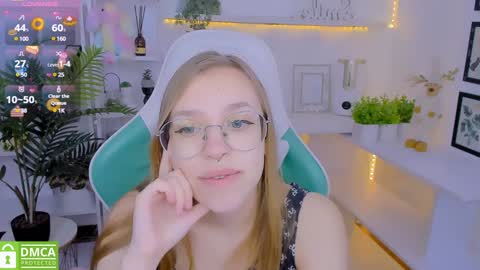 layriantavee online show from January 29, 7:04 am