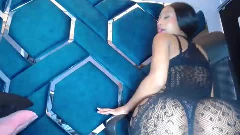 lea sewwtly online show from October 18, 1:47 pm