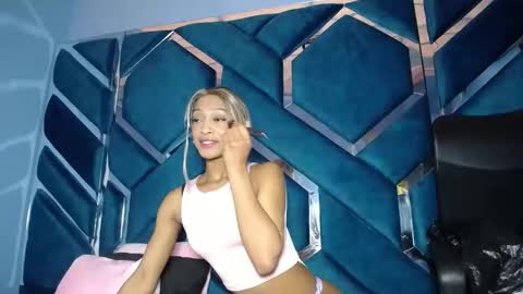 lea sewwtly online show from October 25, 1:08 pm