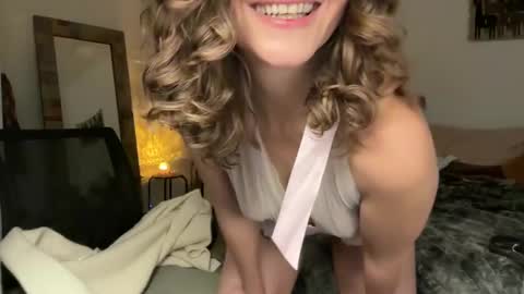 Leah Sparkles online show from November 16, 9:00 am