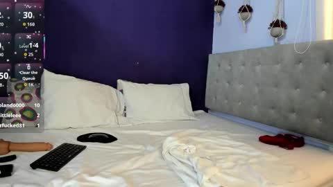 Snapshot of leamonroe__ chatting on October 23, 2:56 pm Hey Im Lea online show from October 23, 2:56 pm