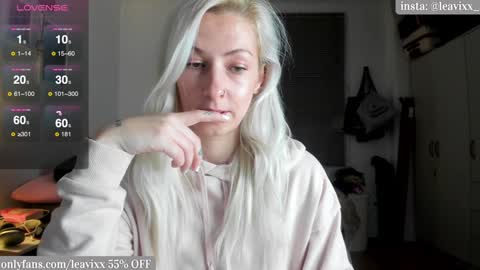 LeaVixx online show from December 5, 7:06 pm