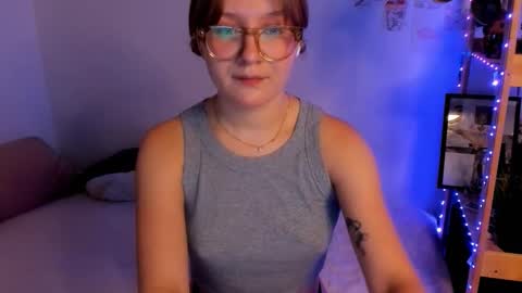 Snapshot of leazy_peasy chatting on October 19, 6:59 am Ellie online show from October 19, 6:59 am