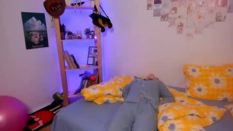 Snapshot of leazy_peasy chatting on September 22, 8:07 pm Ellie online show from September 22, 8:07 pm