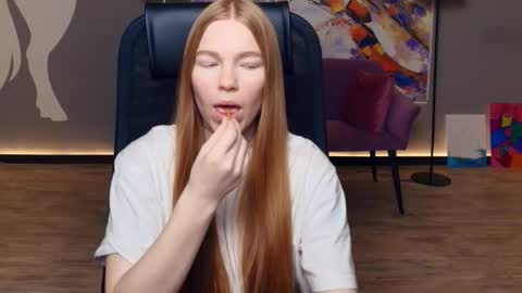 Lilly online show from December 13, 7:53 pm