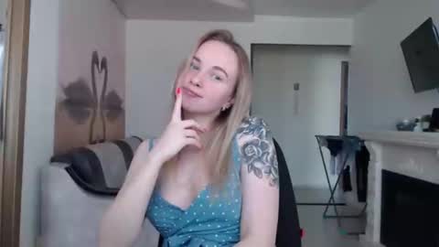 leggywily25 online show from May 7, 6:28 am