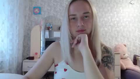 Snapshot of leggywily25 chatting on October 23, 10:21 am leggywily25 online show from October 23, 10:21 am