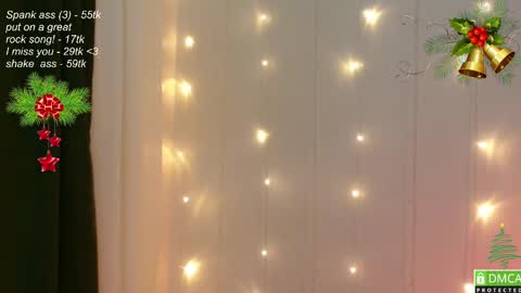 Snapshot of leia_bell chatting on December 15, 4:48 pm hey Im Leia and I love rock  online show from December 15, 4:48 pm
