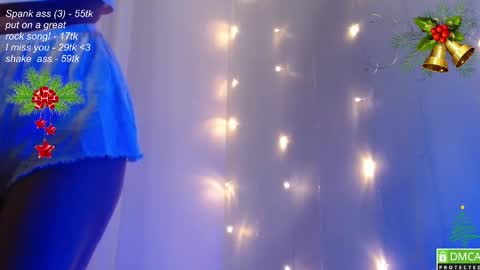 Snapshot of leia_bell chatting on December 13, 5:43 pm hey Im Leia and I love rock  online show from December 13, 5:43 pm