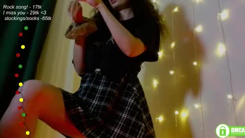 Snapshot of leia_bell chatting on September 19, 7:24 pm hey Im Leia and I love rock  online show from September 19, 7:24 pm