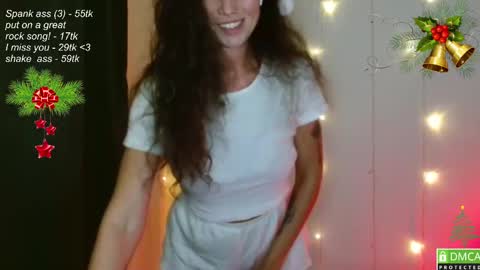 Snapshot of leia_bell chatting on December 21, 4:57 pm hey Im Leia and I love rock  online show from December 21, 4:57 pm