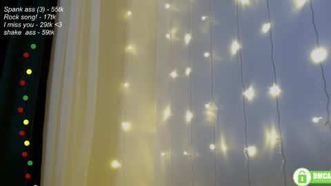Snapshot of leia_bell chatting on February 1, 5:37 pm hey Im Leia and I love rock  online show from February 1, 5:37 pm