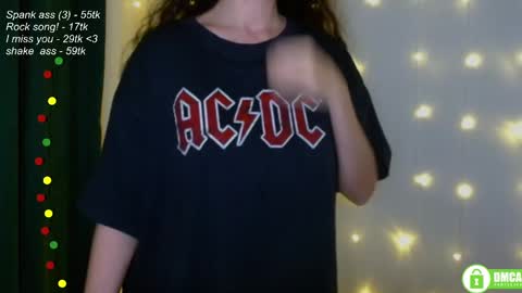 Snapshot of leia_bell chatting on March 1, 6:21 pm hey Im Leia and I love rock  online show from March 1, 6:21 pm