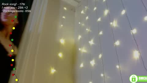 Snapshot of leia_bell chatting on September 21, 7:34 pm hey Im Leia and I love rock  online show from September 21, 7:34 pm