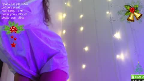Snapshot of leia_bell chatting on December 7, 4:36 pm hey Im Leia and I love rock  online show from December 7, 4:36 pm