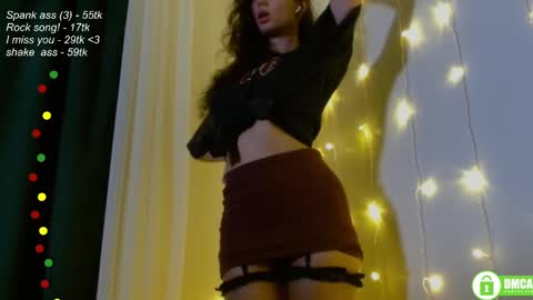 Snapshot of leia_bell chatting on February 22, 6:15 pm hey Im Leia and I love rock  online show from February 22, 6:15 pm