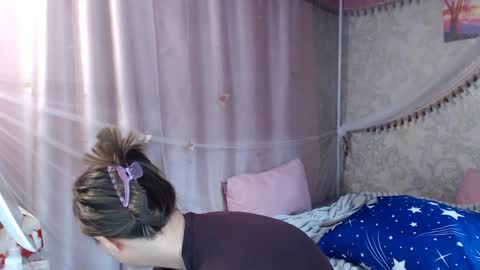 leila_bambi online show from March 25, 5:05 pm