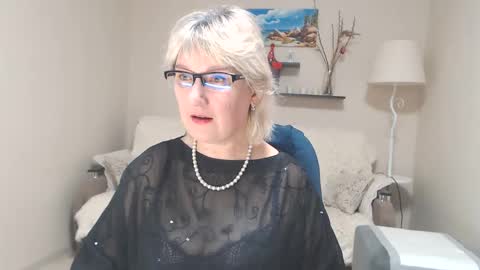 Leila Kinky online show from February 26, 4:30 am