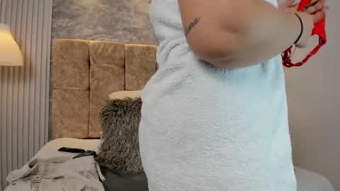 leilapons online show from September 12, 11:12 pm