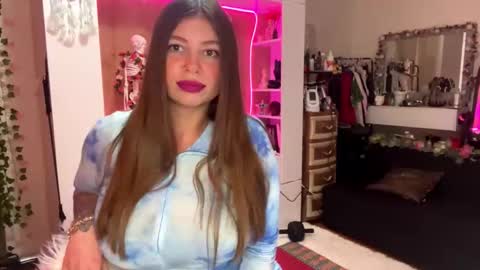 Leila online show from December 2, 10:28 am