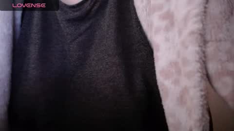 Snapshot of lenagolden chatting on October 13, 11:13 am lenagolden online show from October 13, 11:13 am