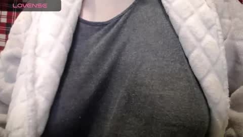 Snapshot of lenagolden chatting on December 6, 4:49 pm lenagolden online show from December 6, 4:49 pm