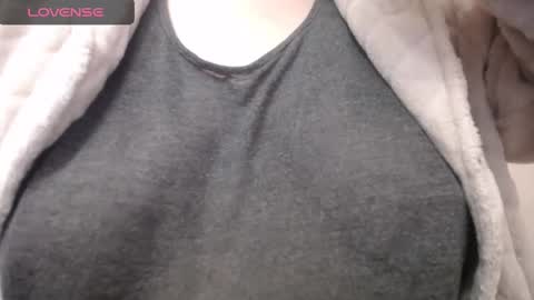 Snapshot of lenagolden chatting on January 6, 2:14 pm lenagolden online show from January 6, 2:14 pm