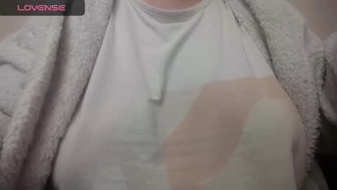 Snapshot of lenagolden chatting on March 2, 5:20 pm lenagolden online show from March 2, 5:20 pm