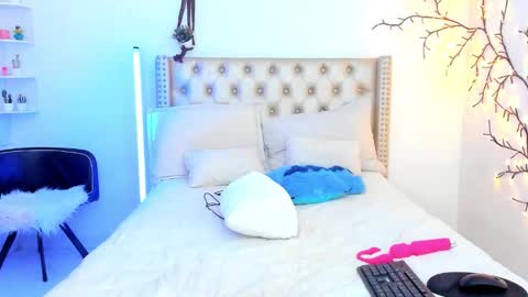 Lena  online show from March 7, 11:01 pm