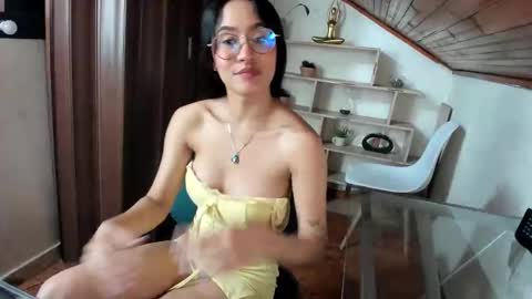 lennox_amy online show from April 10, 1:06 pm