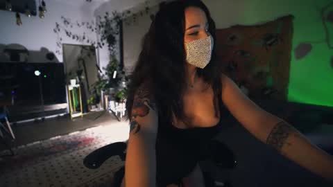 Snapshot of leonamell chatting on October 6, 11:53 pm Leo online show from October 6, 11:53 pm