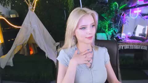 leonastone online show from September 26, 8:17 pm