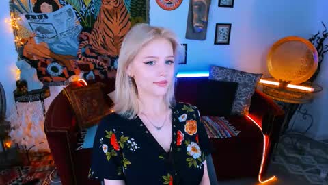 leonastone online show from September 13, 5:21 pm